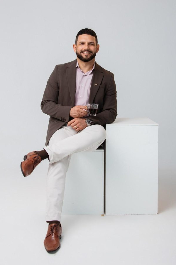 Dr Diogo Morais